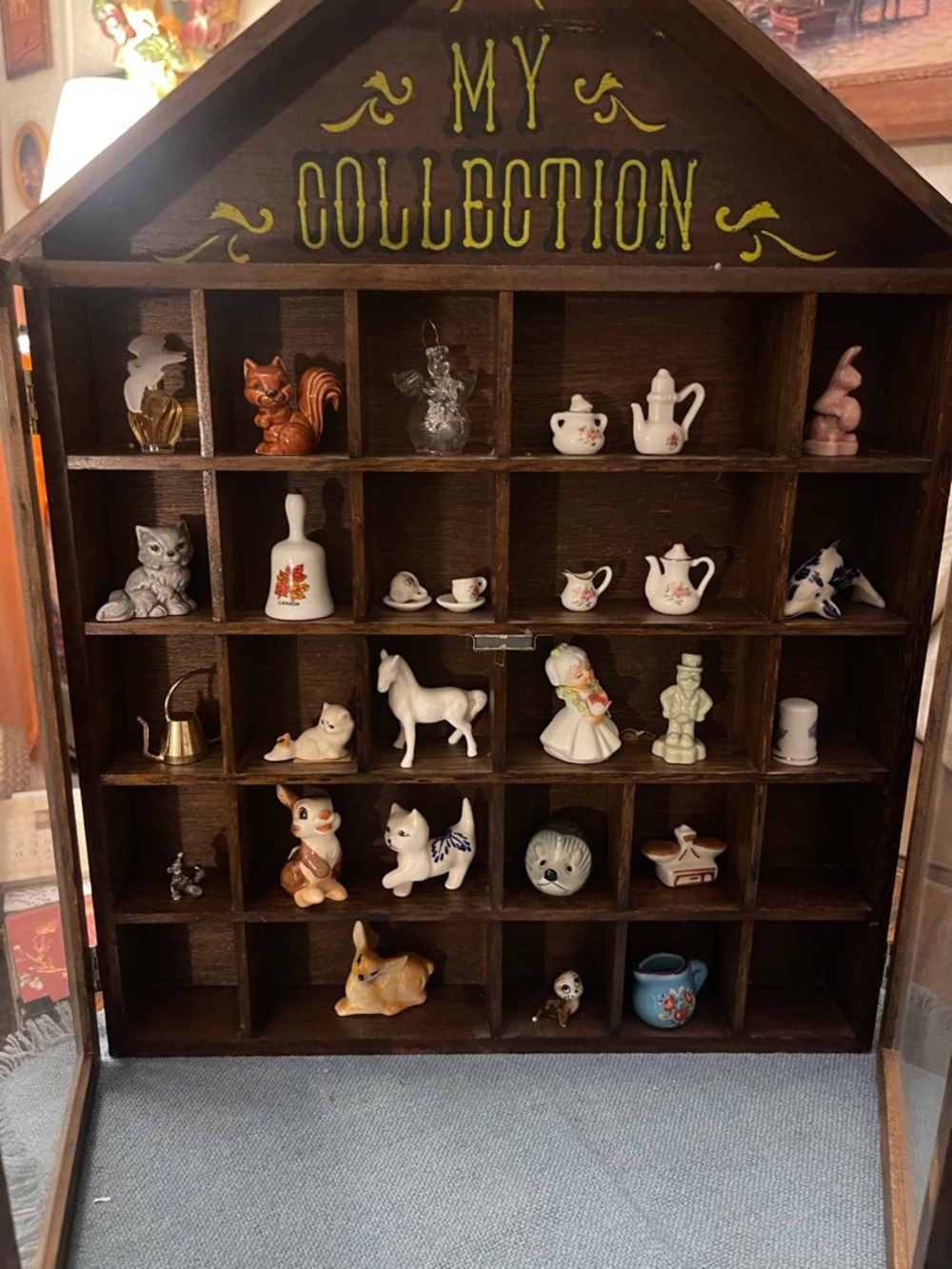 Vintage My Collection By Enesco Wooden Miniature Display Cabinet & 27 pieces - Picture 5 of 9